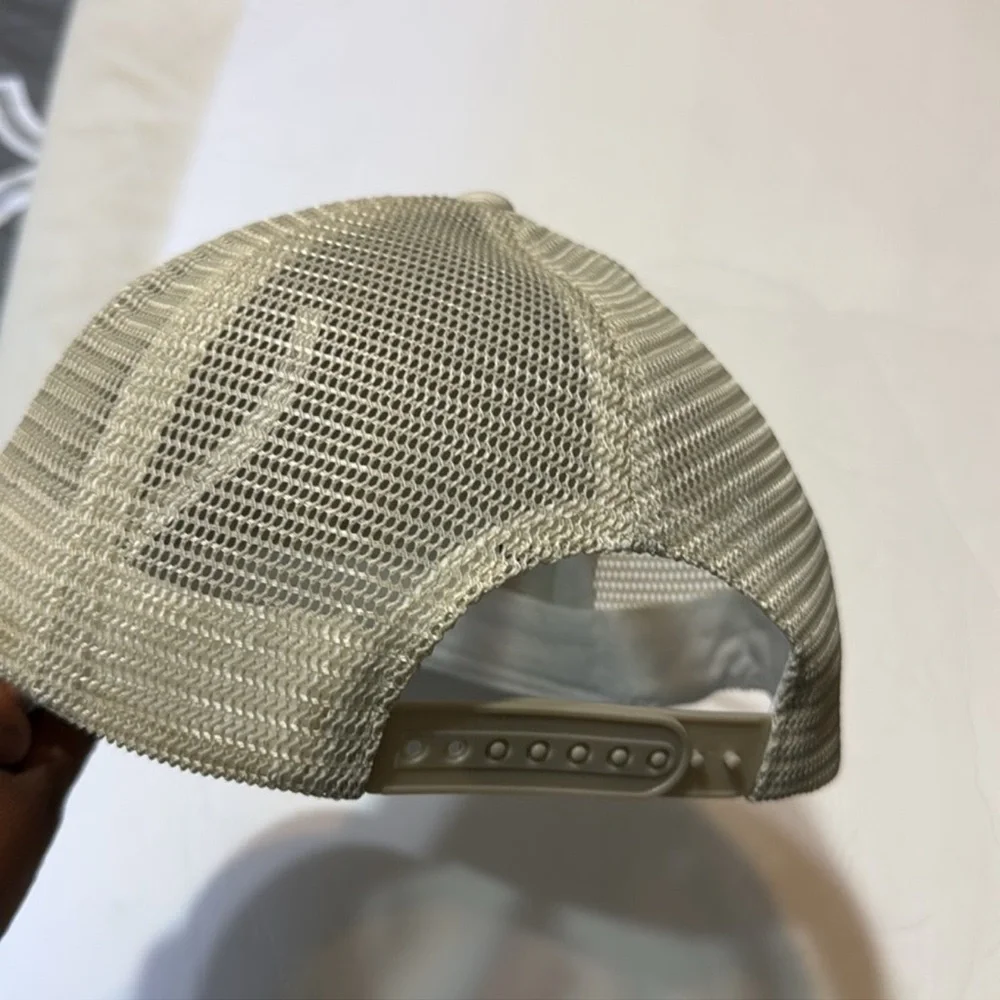 Alo Yoga hat - Picture 4 of 6